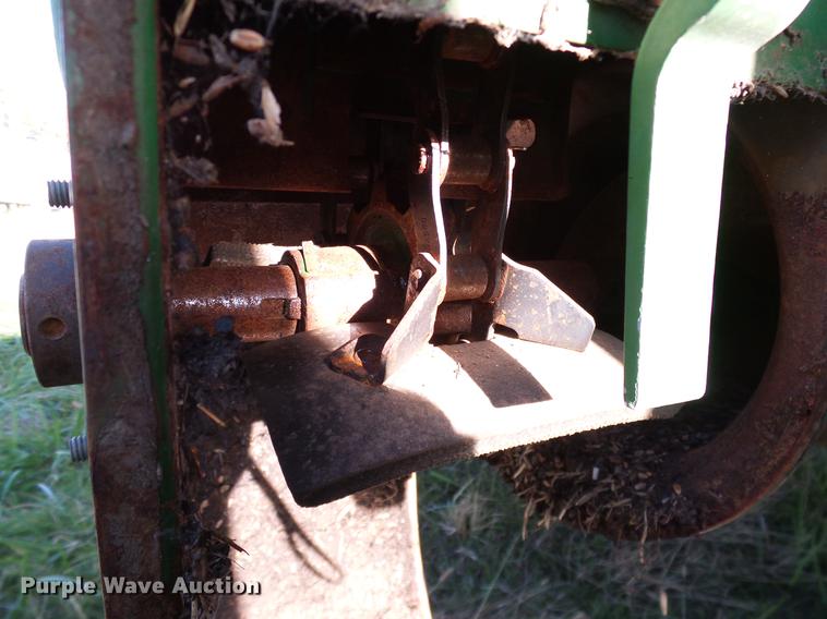 image for item DA6965 1983 John Deere 8820 Turbo combine