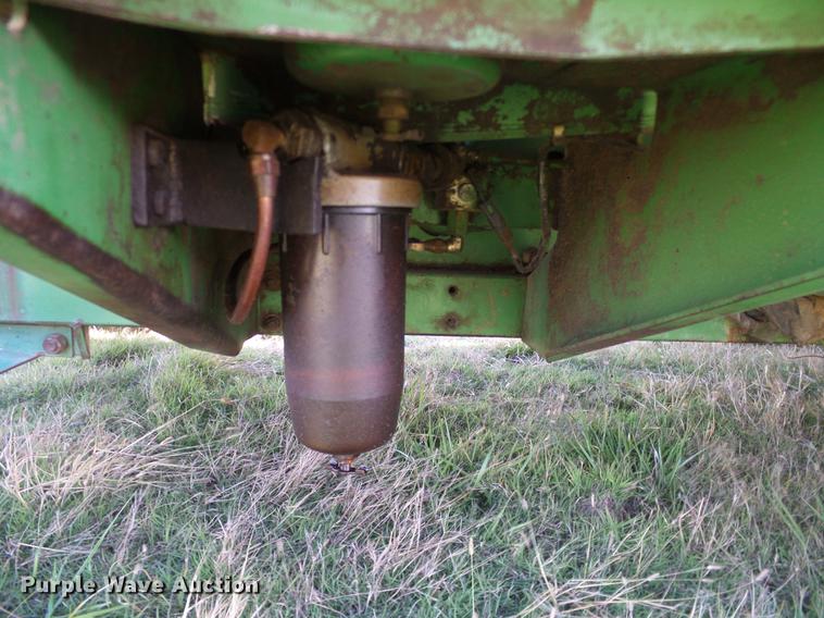image for item DA6965 1983 John Deere 8820 Turbo combine
