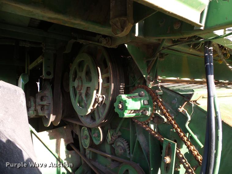 image for item DA6965 1983 John Deere 8820 Turbo combine