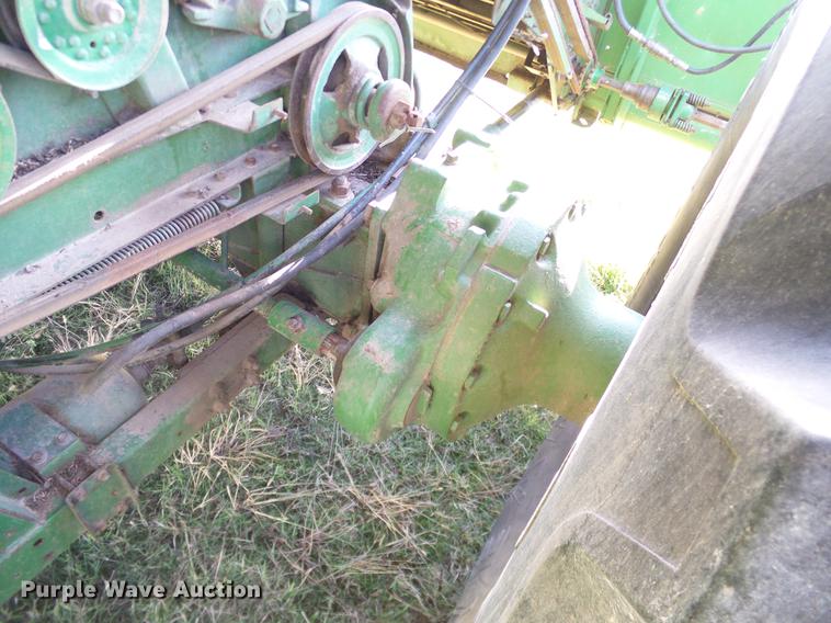 image for item DA6965 1983 John Deere 8820 Turbo combine