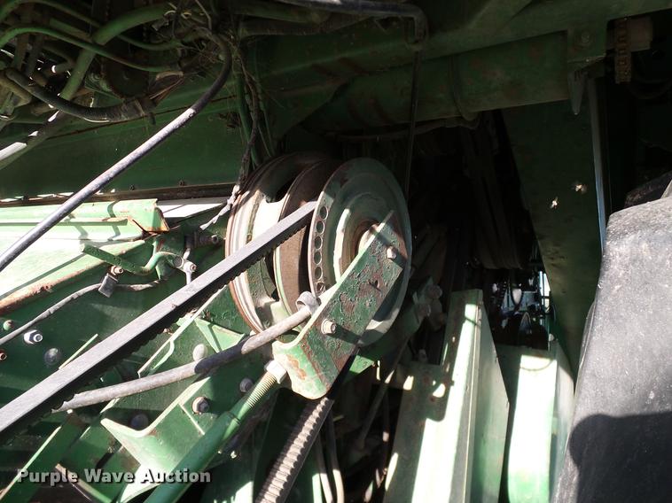 image for item DA6965 1983 John Deere 8820 Turbo combine