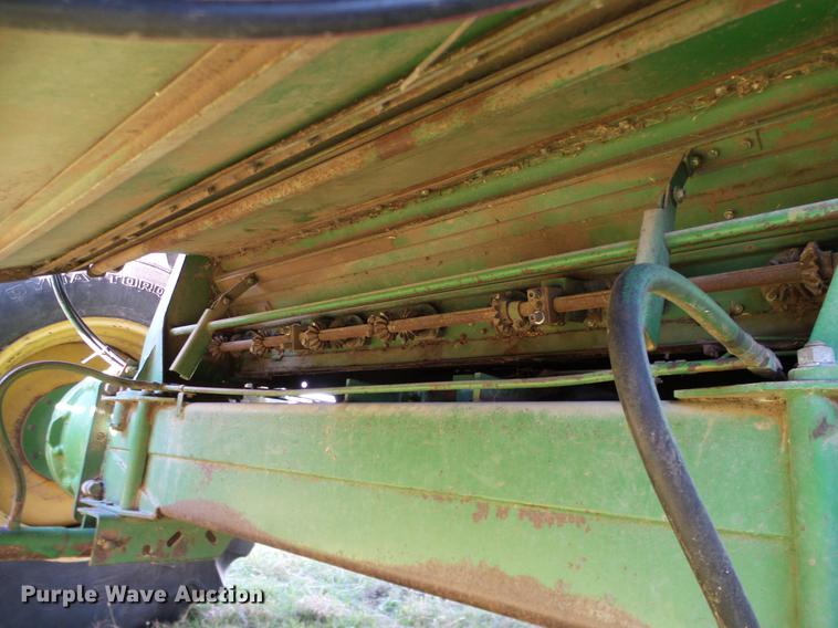 image for item DA6965 1983 John Deere 8820 Turbo combine