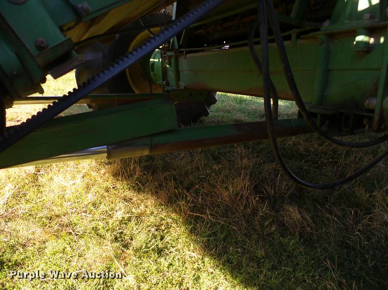 image for item DA6965 1983 John Deere 8820 Turbo combine