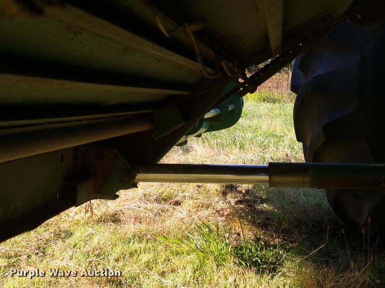 image for item DA6965 1983 John Deere 8820 Turbo combine