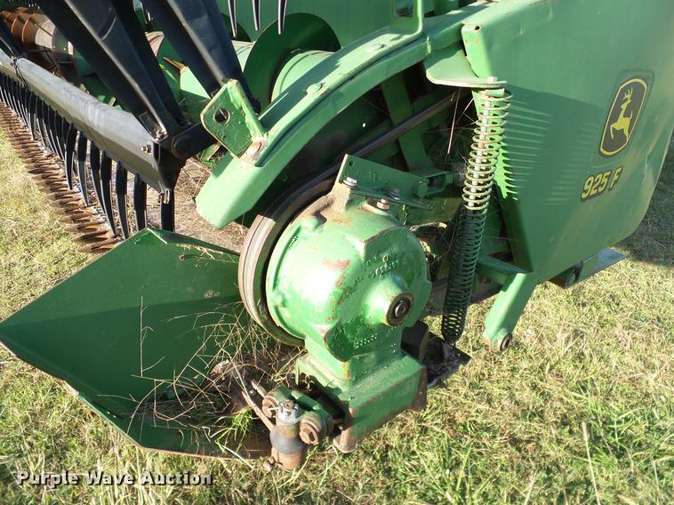 image for item DA6965 1983 John Deere 8820 Turbo combine