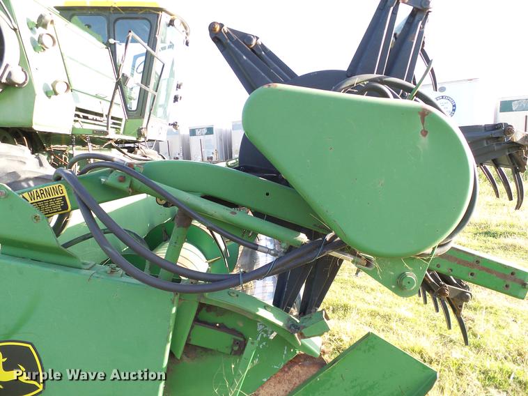 image for item DA6965 1983 John Deere 8820 Turbo combine