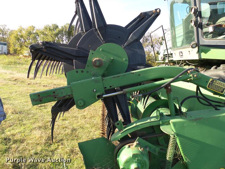 image for item DA6965 1983 John Deere 8820 Turbo combine