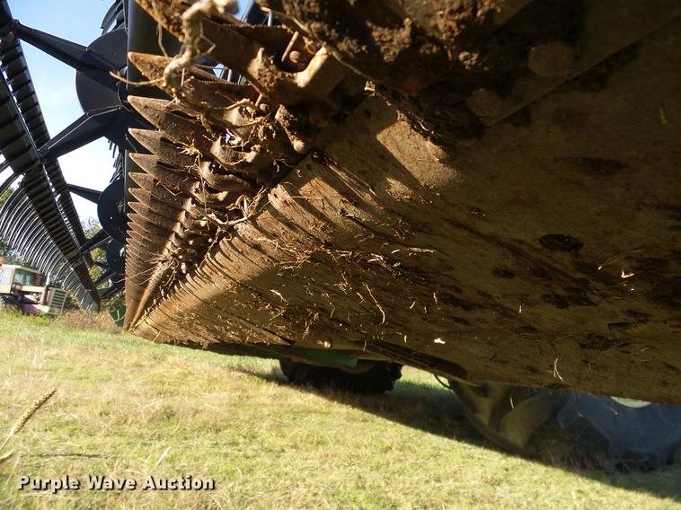 image for item DA6965 1983 John Deere 8820 Turbo combine