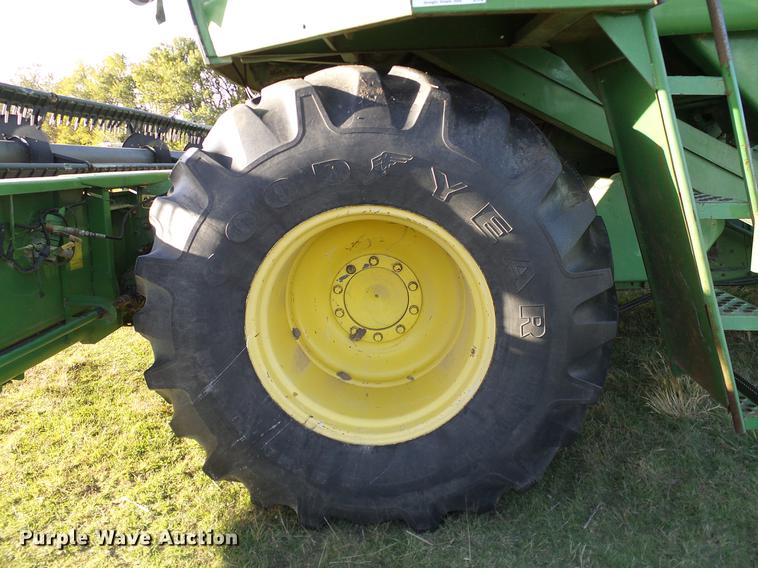 image for item DA6965 1983 John Deere 8820 Turbo combine