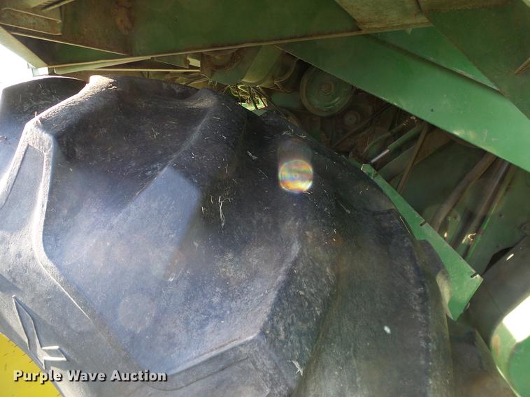 image for item DA6965 1983 John Deere 8820 Turbo combine