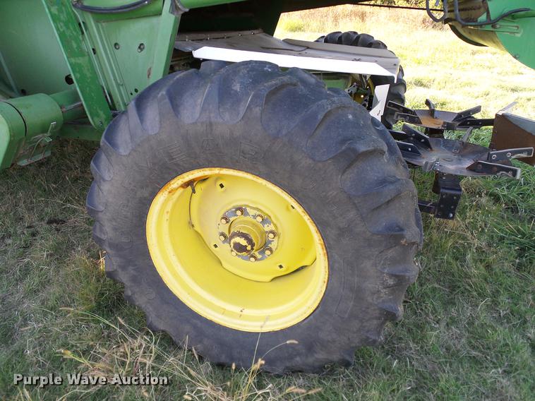 image for item DA6965 1983 John Deere 8820 Turbo combine