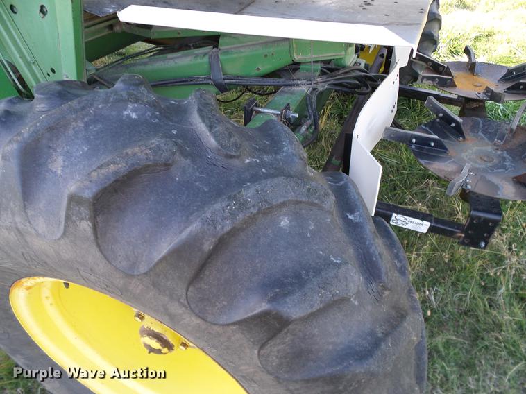 image for item DA6965 1983 John Deere 8820 Turbo combine