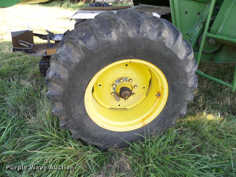 image for item DA6965 1983 John Deere 8820 Turbo combine