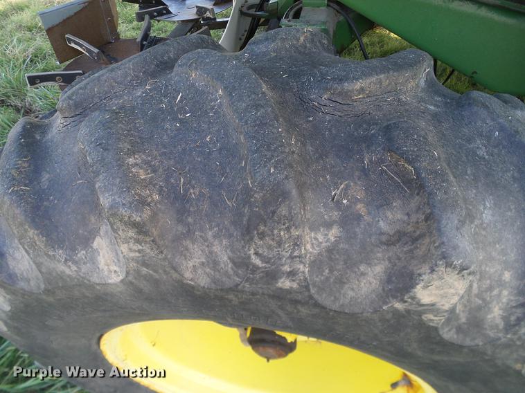 image for item DA6965 1983 John Deere 8820 Turbo combine