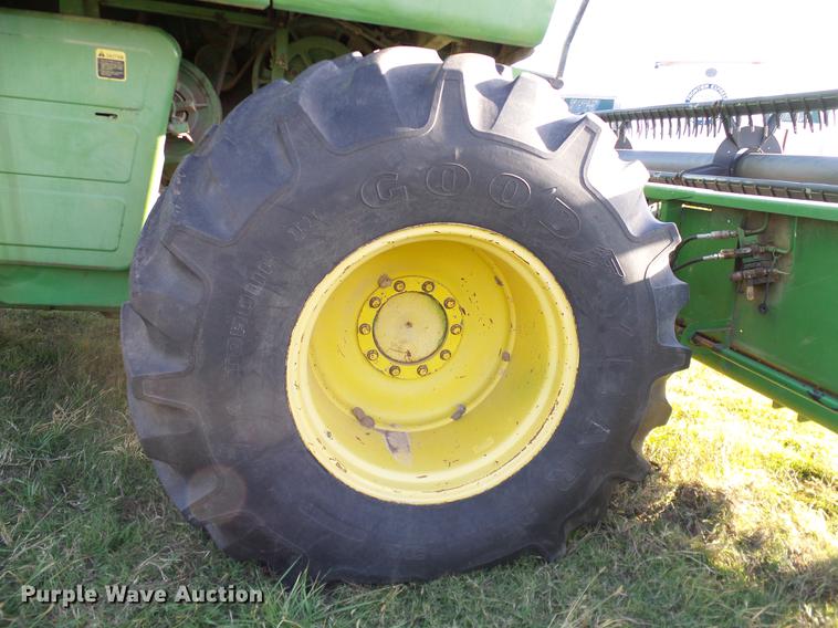 image for item DA6965 1983 John Deere 8820 Turbo combine