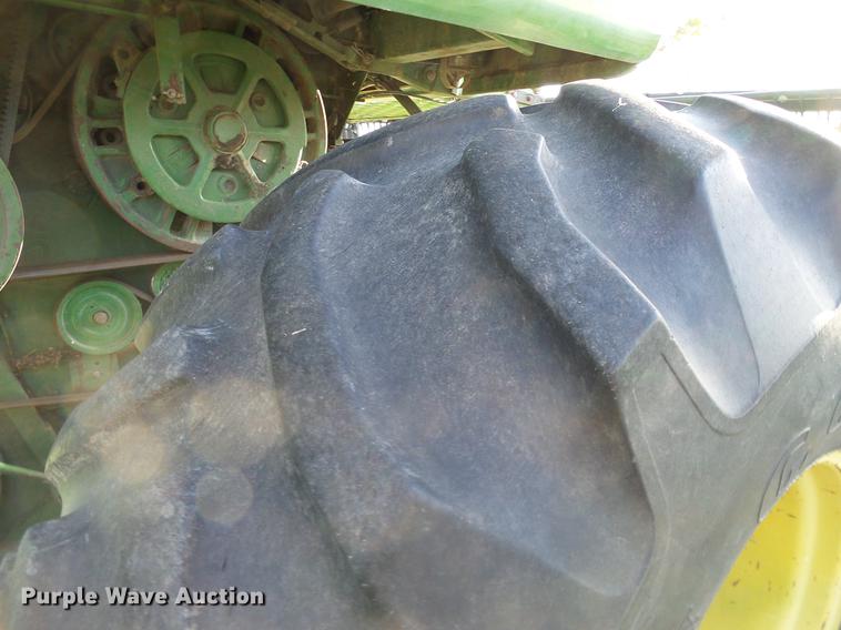 image for item DA6965 1983 John Deere 8820 Turbo combine