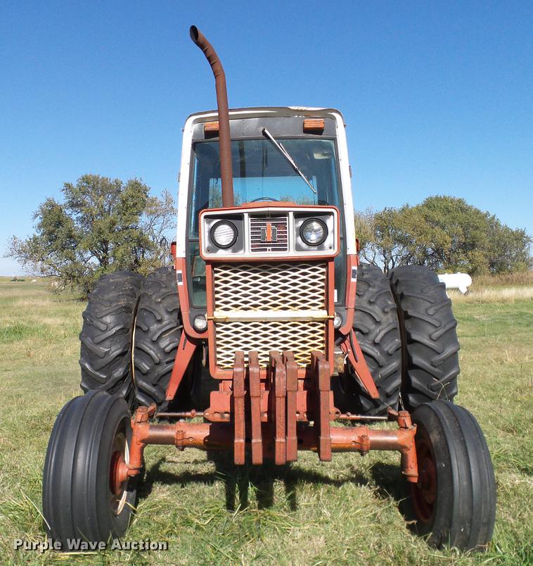 image for item DA6966 1977 International 1086 tractor