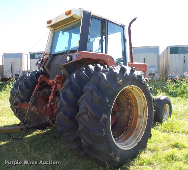 image for item DA6966 1977 International 1086 tractor