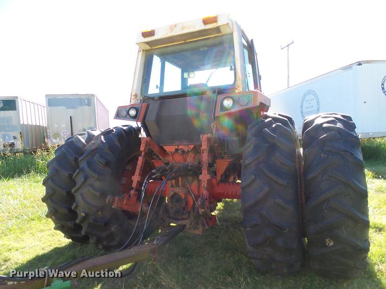 image for item DA6966 1977 International 1086 tractor