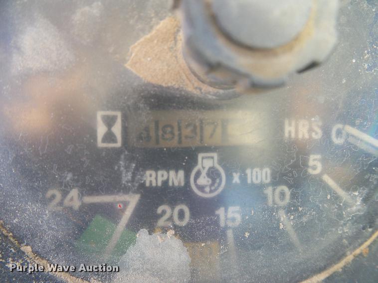 image for item DA6966 1977 International 1086 tractor