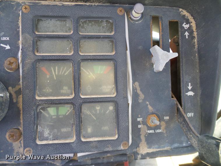 image for item DA6966 1977 International 1086 tractor