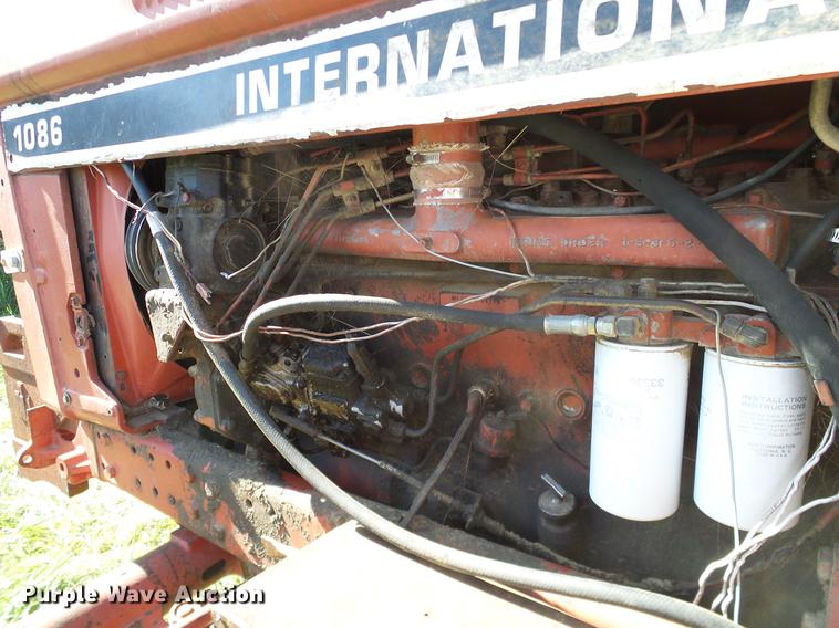 image for item DA6966 1977 International 1086 tractor
