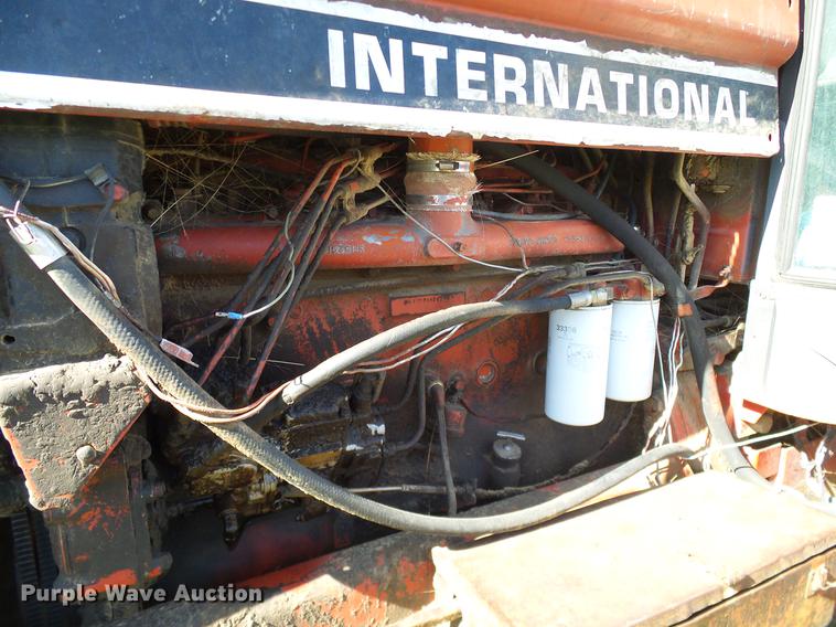 image for item DA6966 1977 International 1086 tractor