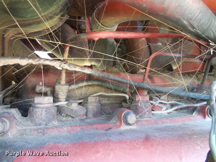 image for item DA6966 1977 International 1086 tractor