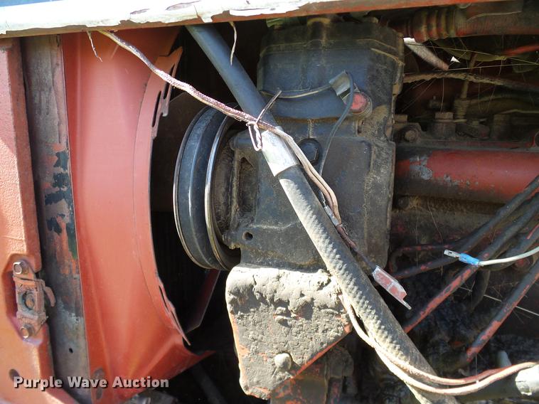 image for item DA6966 1977 International 1086 tractor