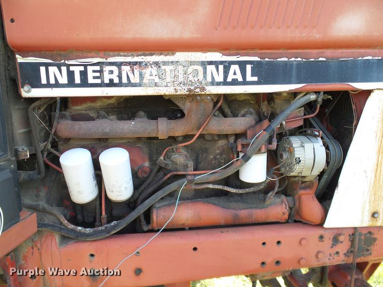 image for item DA6966 1977 International 1086 tractor
