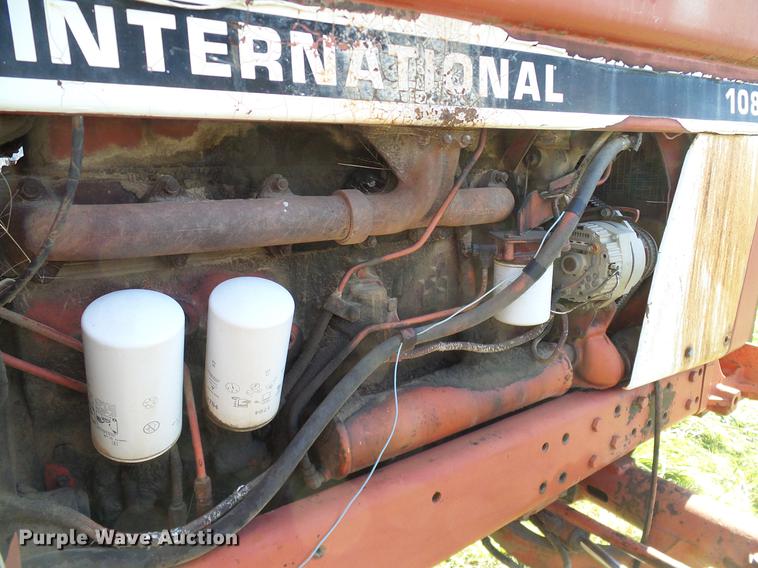 image for item DA6966 1977 International 1086 tractor