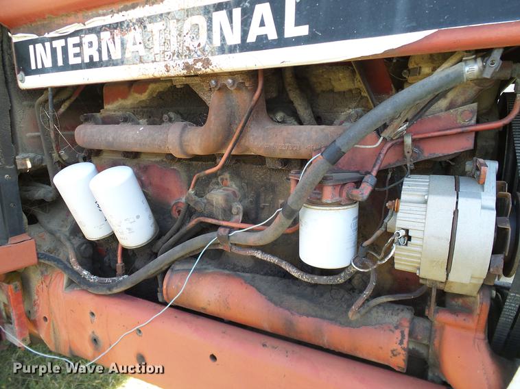 image for item DA6966 1977 International 1086 tractor
