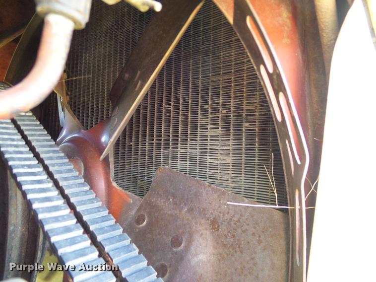 image for item DA6966 1977 International 1086 tractor