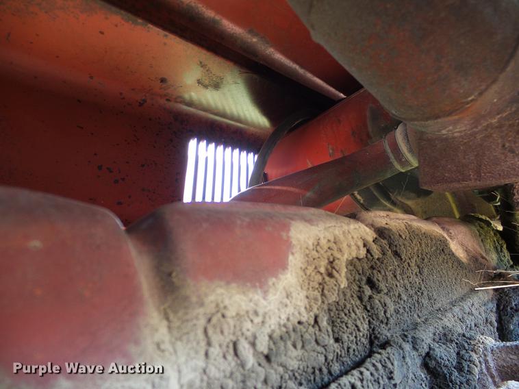 image for item DA6966 1977 International 1086 tractor