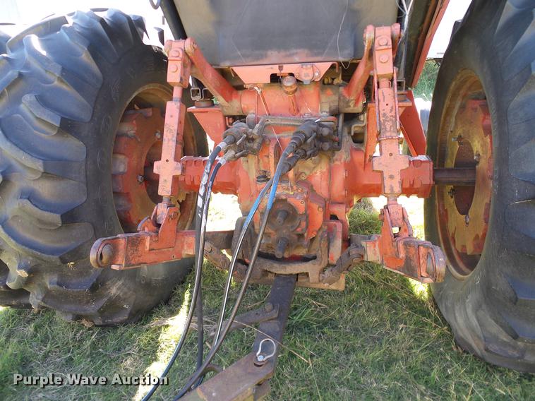 image for item DA6966 1977 International 1086 tractor