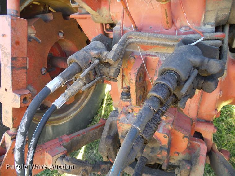 image for item DA6966 1977 International 1086 tractor