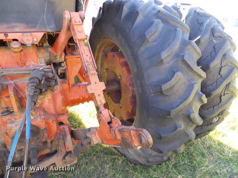 image for item DA6966 1977 International 1086 tractor