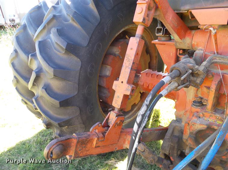 image for item DA6966 1977 International 1086 tractor