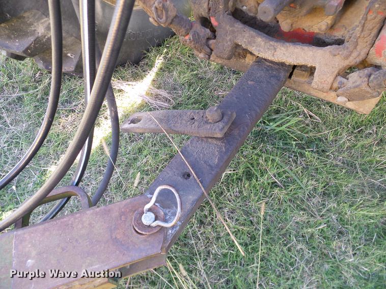 image for item DA6966 1977 International 1086 tractor