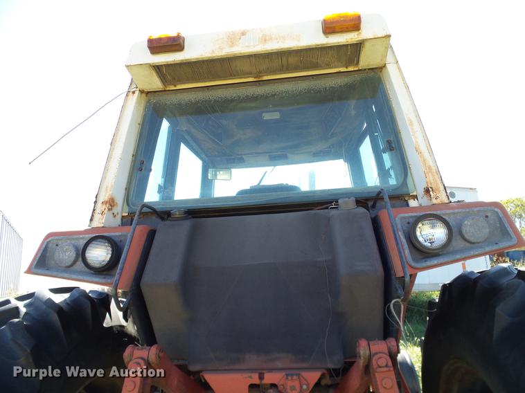 image for item DA6966 1977 International 1086 tractor