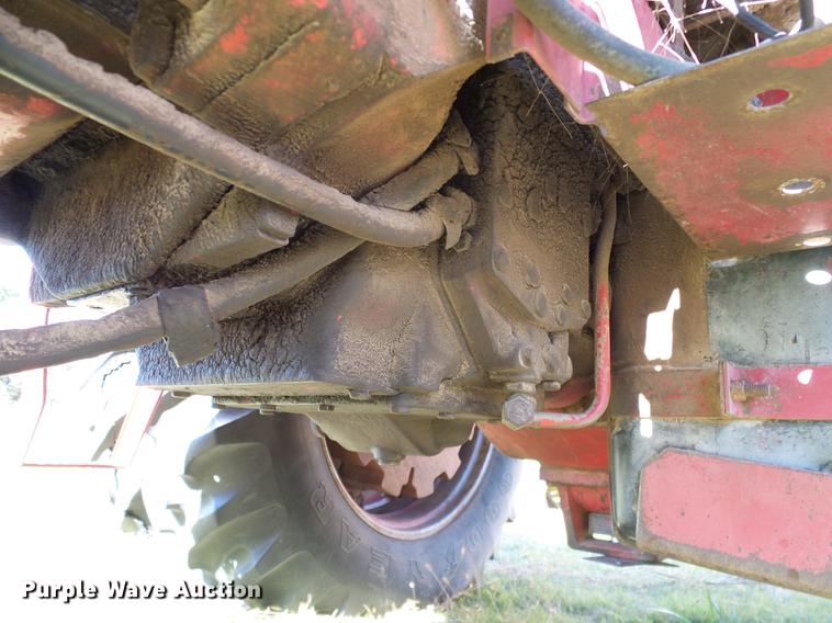 image for item DA6966 1977 International 1086 tractor