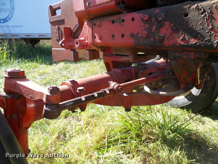 image for item DA6966 1977 International 1086 tractor