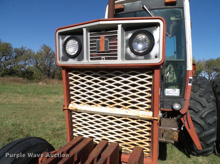 image for item DA6966 1977 International 1086 tractor