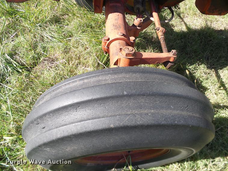 image for item DA6966 1977 International 1086 tractor