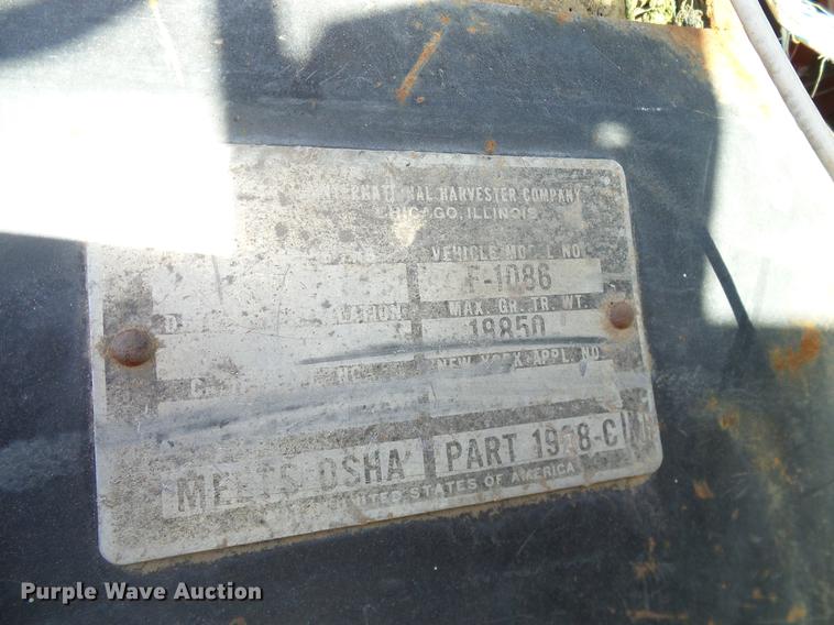 image for item DA6966 1977 International 1086 tractor