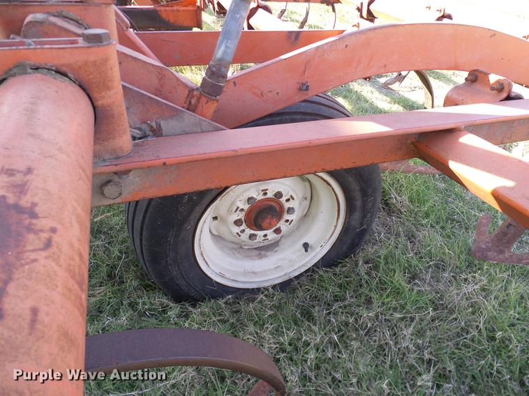 image for item DA6972 Allis Chalmers 1300 field cultivator