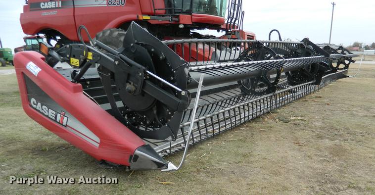 image for item DB1164 2013 Case IH 216240M102BK draper head