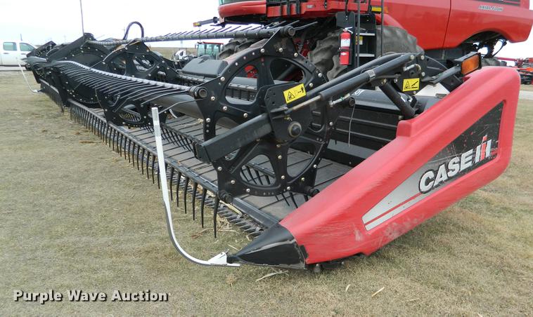 image for item DB1164 2013 Case IH 216240M102BK draper head
