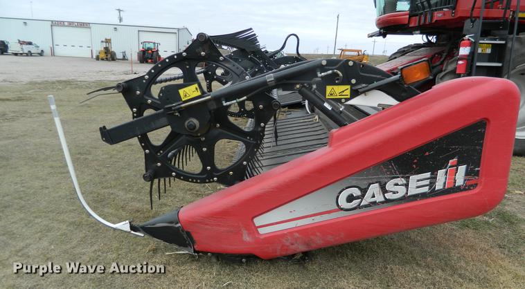 image for item DB1164 2013 Case IH 216240M102BK draper head