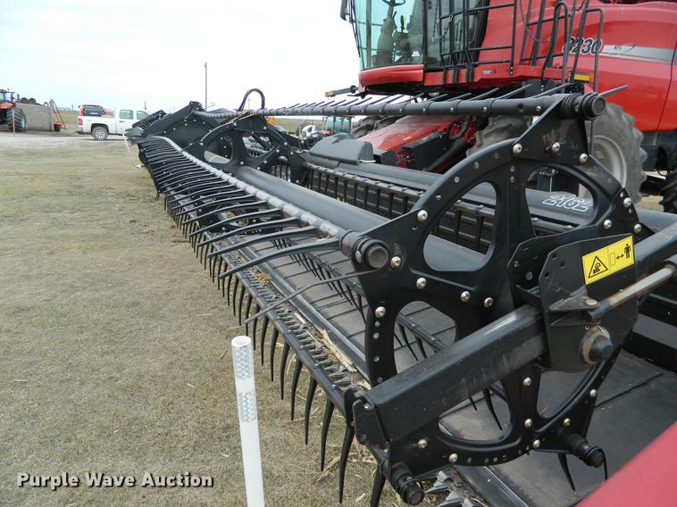 image for item DB1164 2013 Case IH 216240M102BK draper head